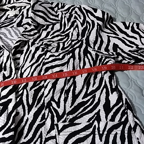 Chico's Sizes 3 Black and White Patterned Cotton Jacket - Picture 3 of 5